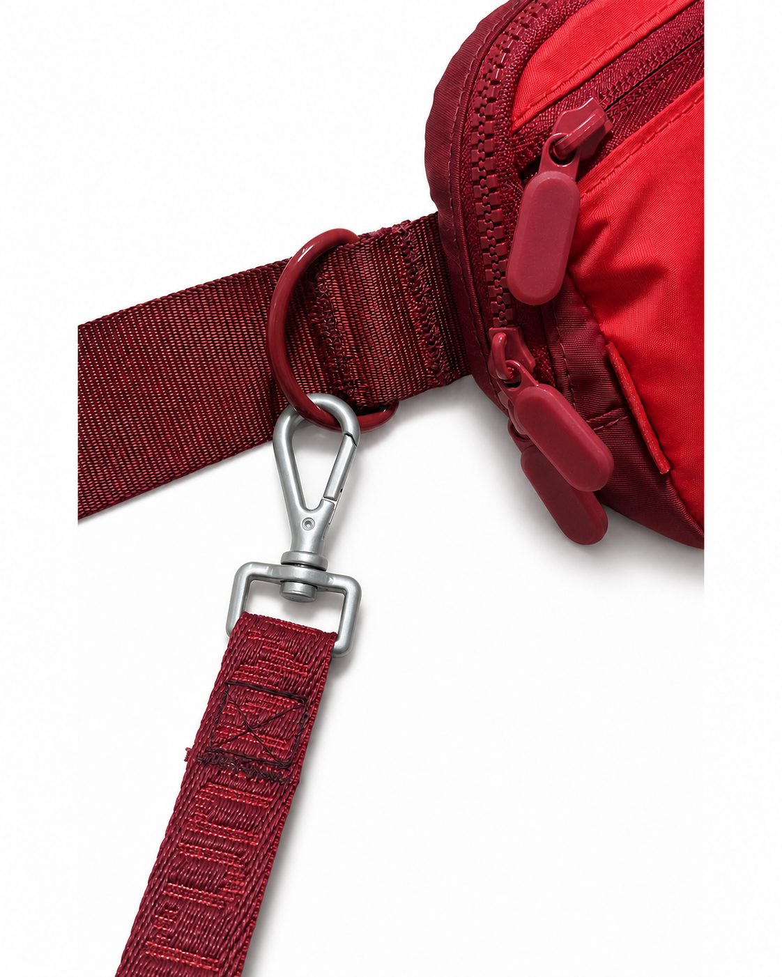 Hands-free leash attachment